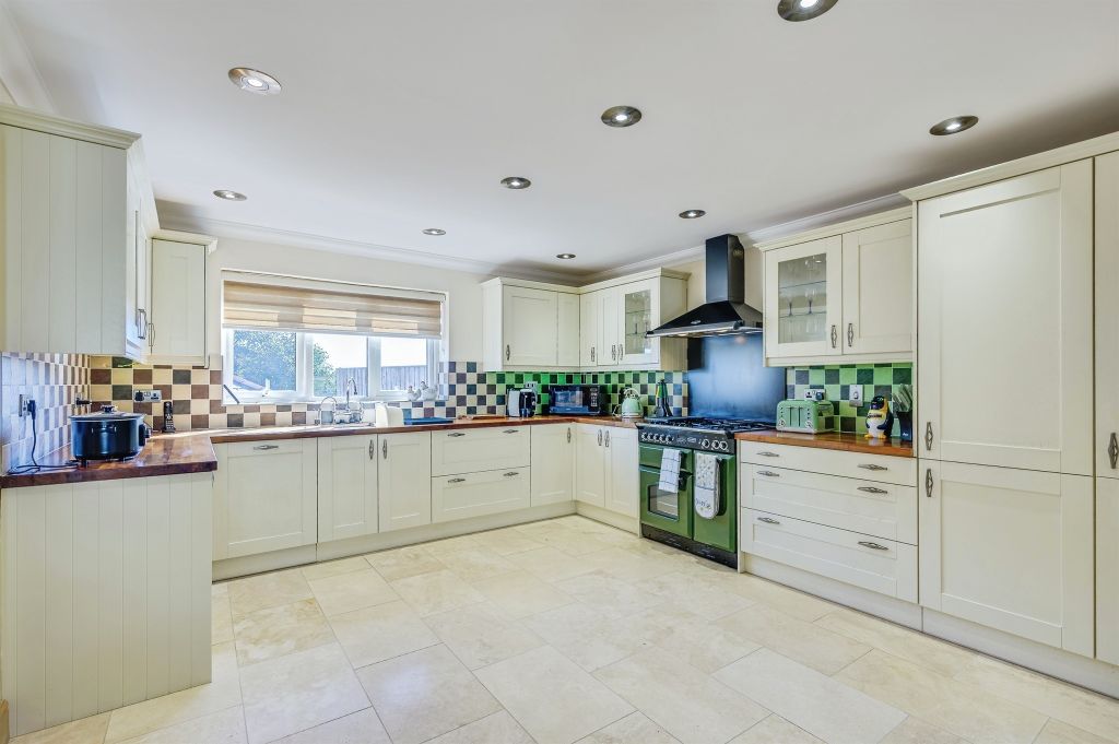 Property photo 3 of 31