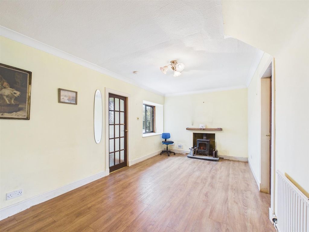 Property photo 3 of 16 Cam01486G0-Pr0998-Still004.Jpg