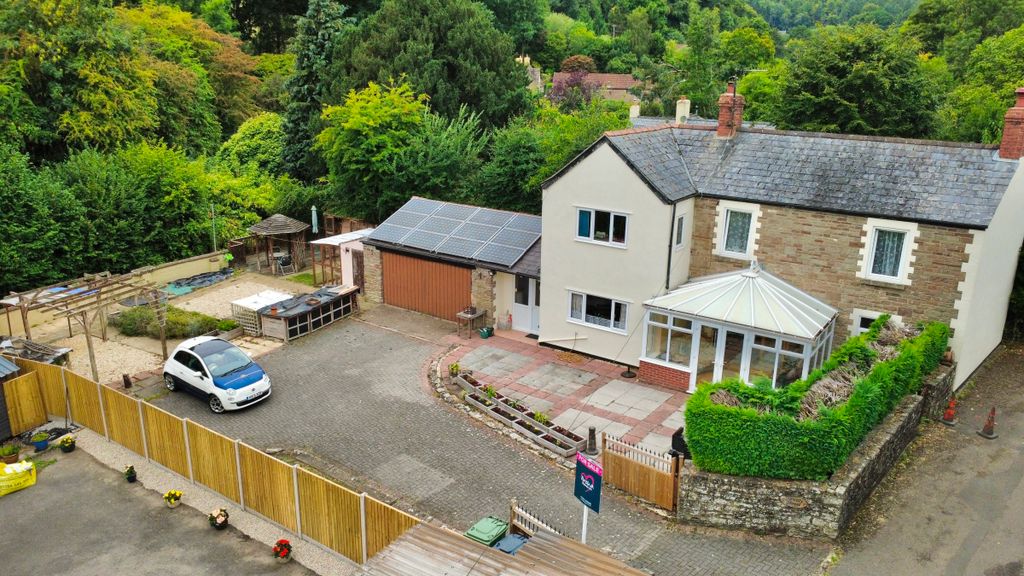 Property photo 2 of 25