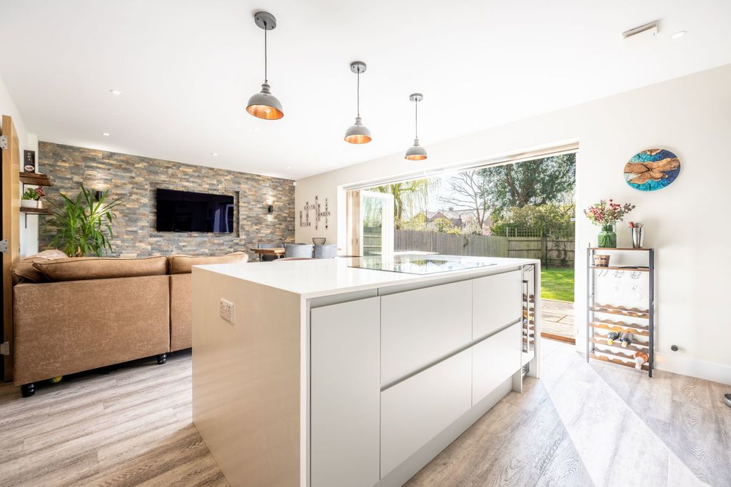 Property photo 3 of 39