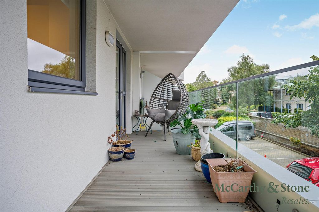 Property photo 1 of 19 8703696-Exterior01-800.Jpg