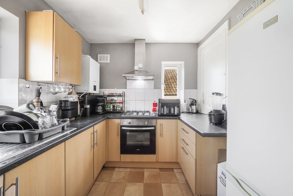 Property photo 2 of 11