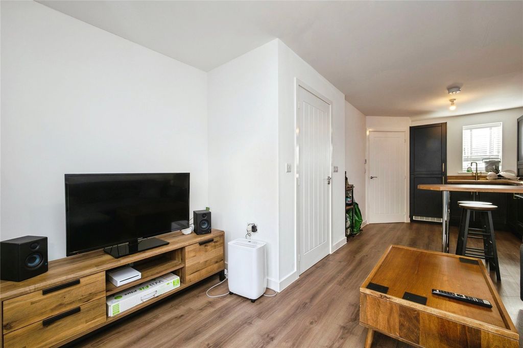 Property photo 3 of 11 Picture No. 12