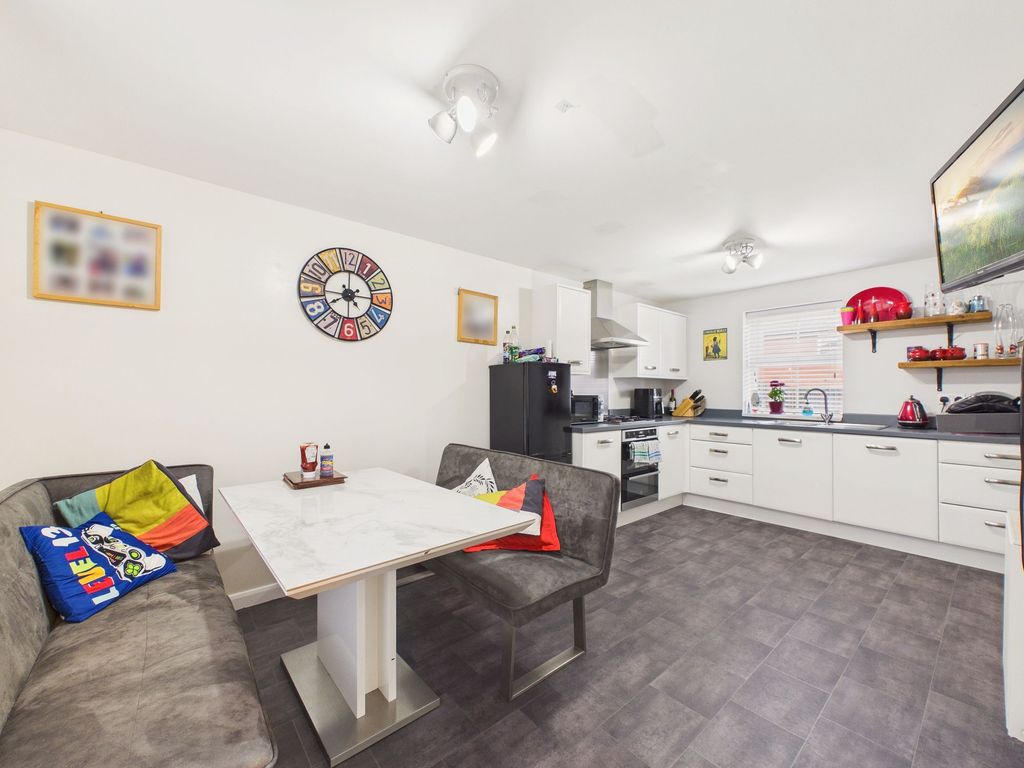 Property photo 3 of 12 Dining Kitchen