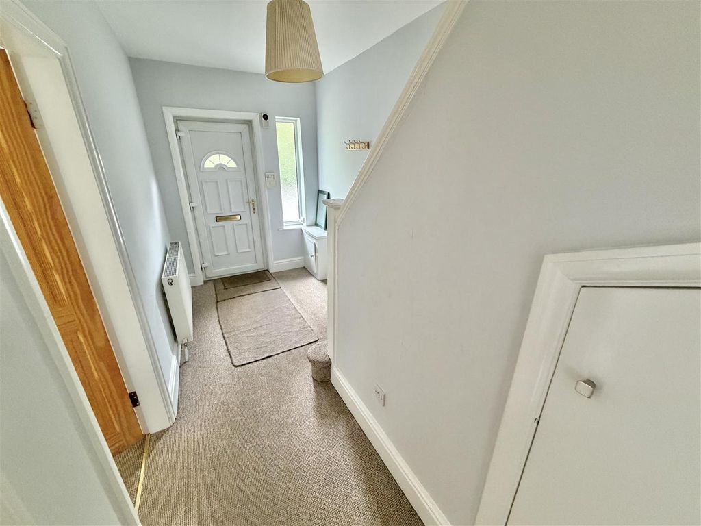Property photo 3 of 25 Entrance Hall 2