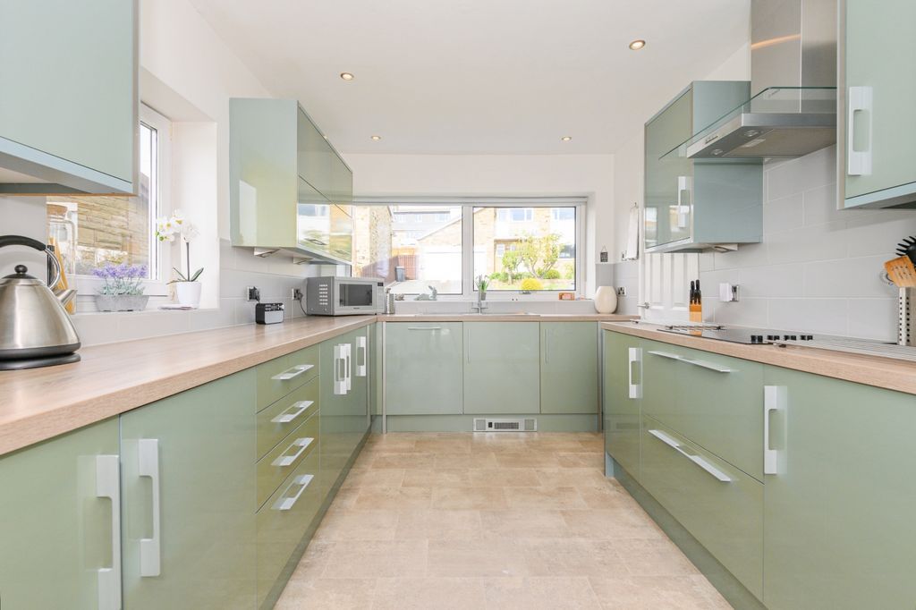 Property photo 1 of 17 Kitchen