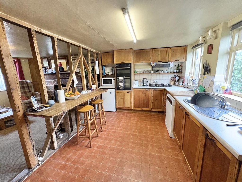 Property photo 3 of 22 Kitchen