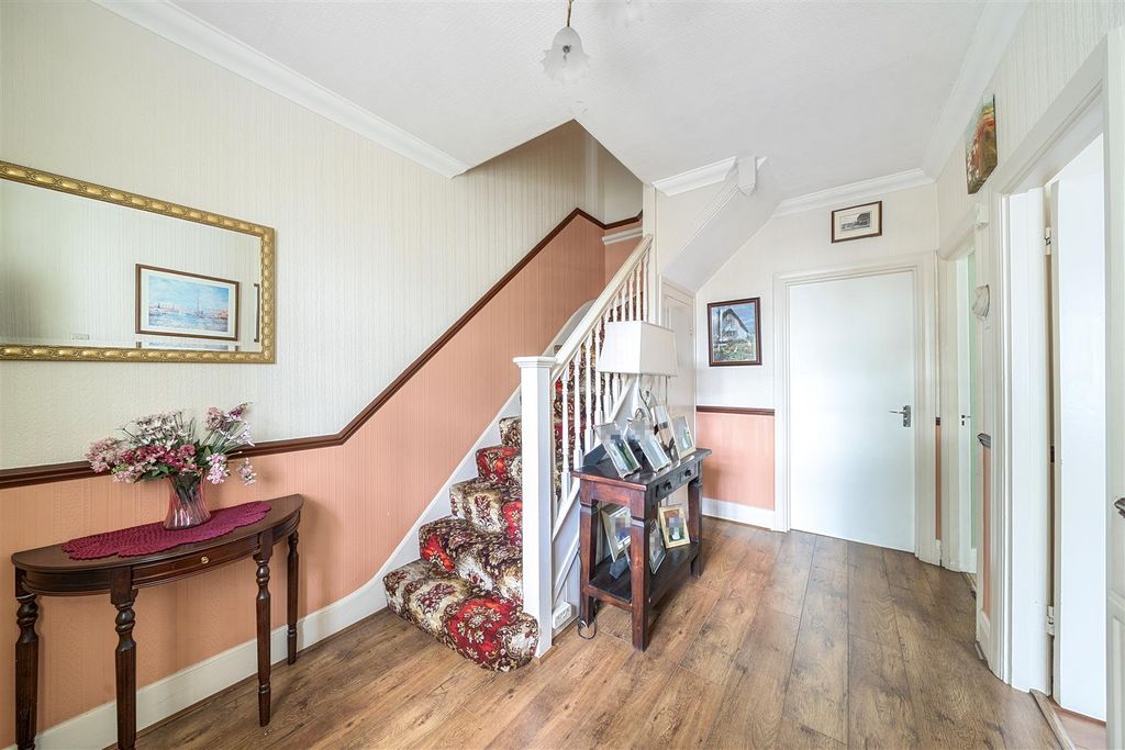 Property photo 2 of 14 Entrance Hall.Jpg