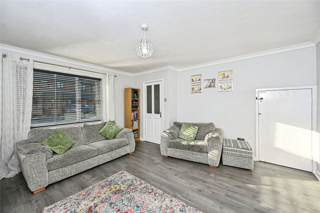 Property photo 2 of 15 Picture No. 12