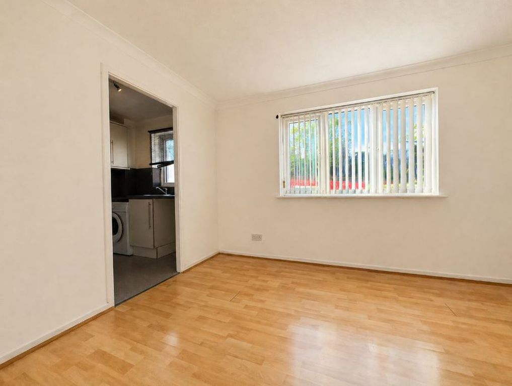 Property photo 3 of 8 Photo 3