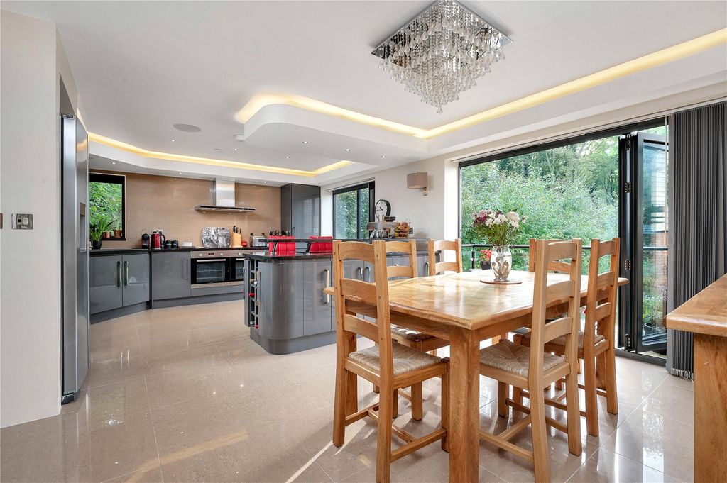 Property photo 2 of 18 Kitchen/Diner