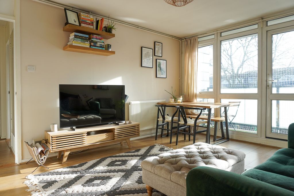 Property photo 2 of 13 Lounge