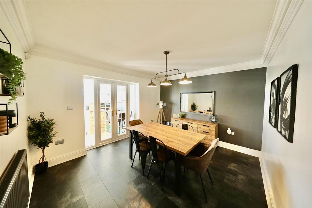 Property photo 2 of 22 Dining Room