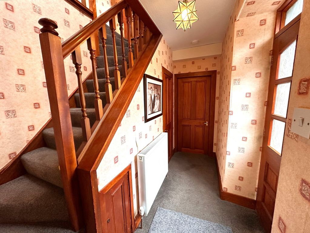 Property photo 3 of 14 Entry Hall