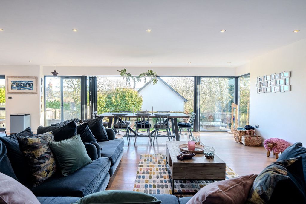 Property photo 3 of 43