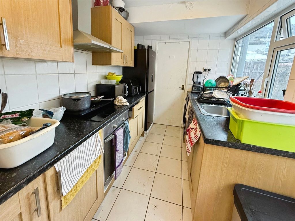 Property photo 2 of 12 Kitchen