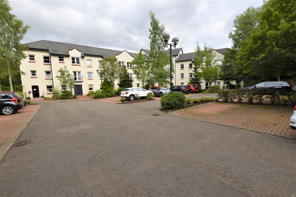 Property photo 2 of 16 Car Park