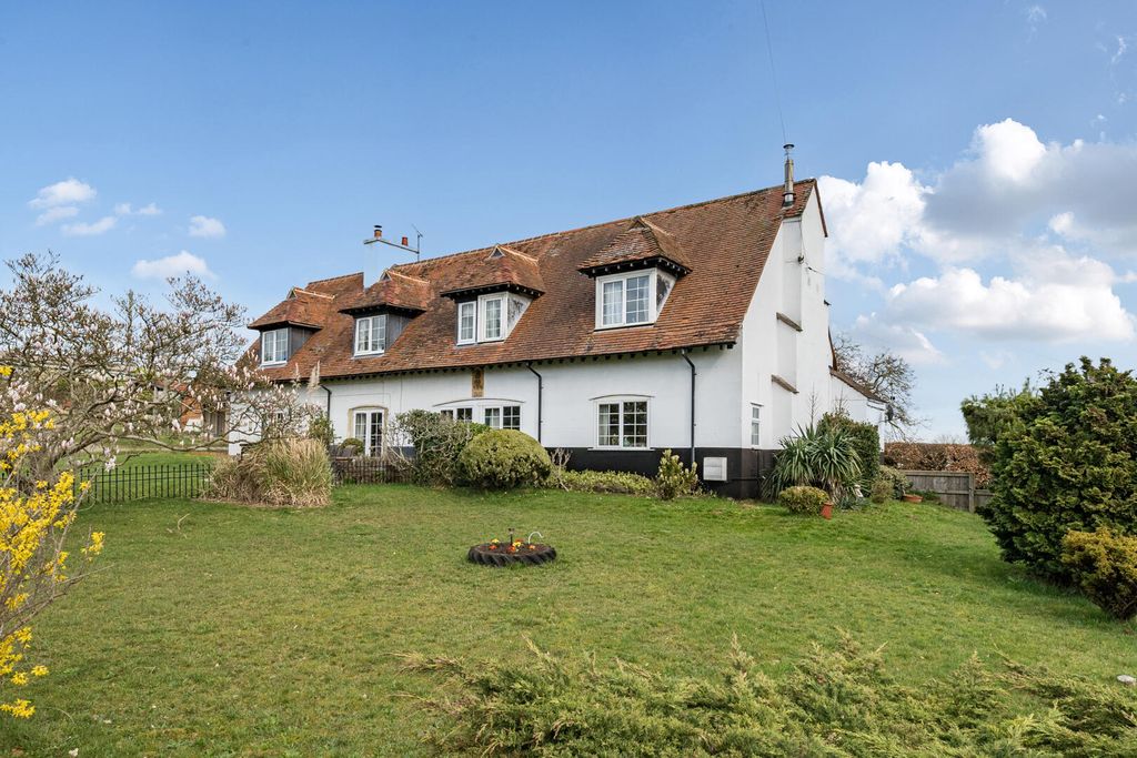 Property photo 1 of 17 Front (Exterior)