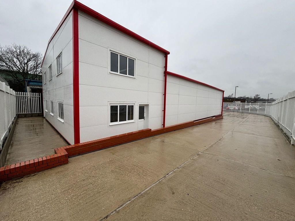 Property photo 3 of 7 Photo 8