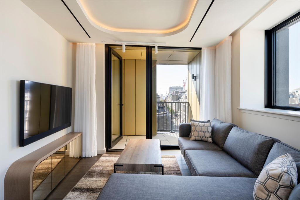 Property photo 3 of 19 Image