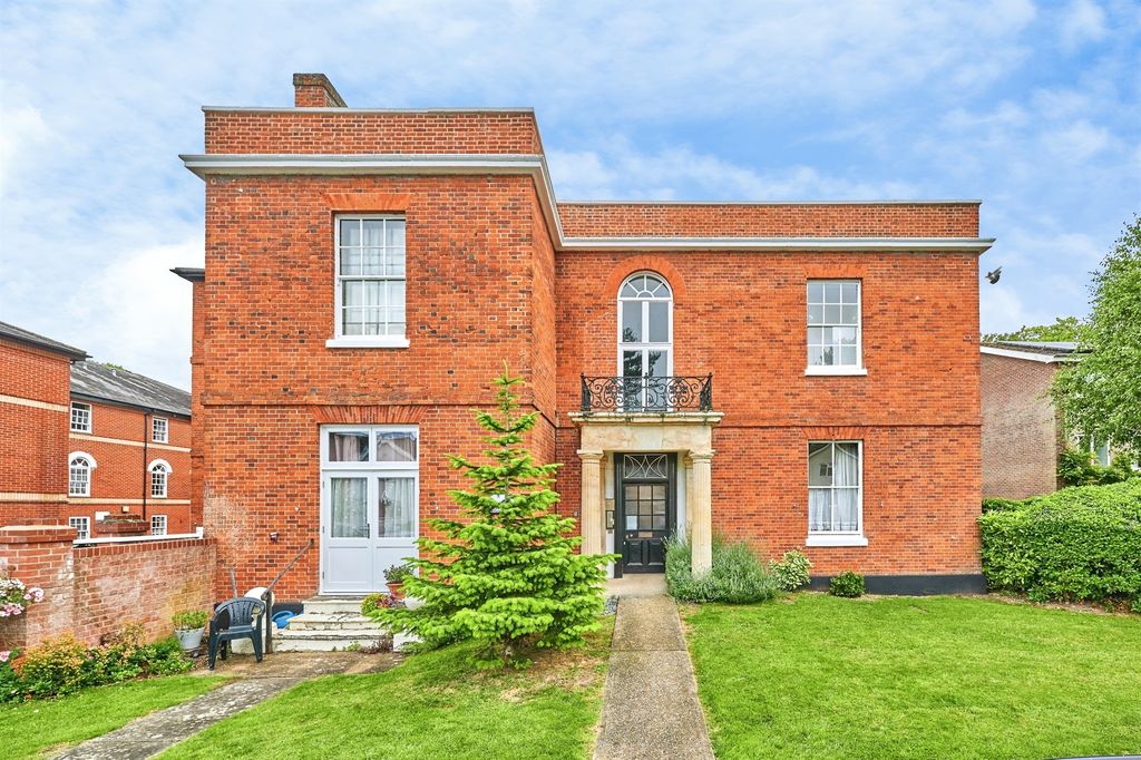 Property photo 1 of 9