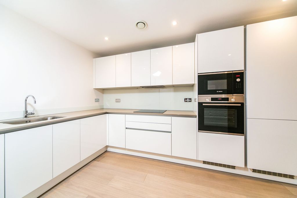 Property photo 2 of 8 6c9A4954-4900-44c2-8
