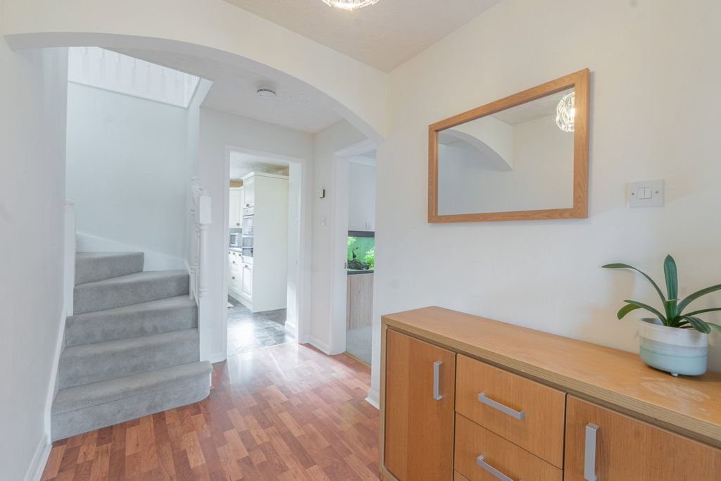 Property photo 2 of 40