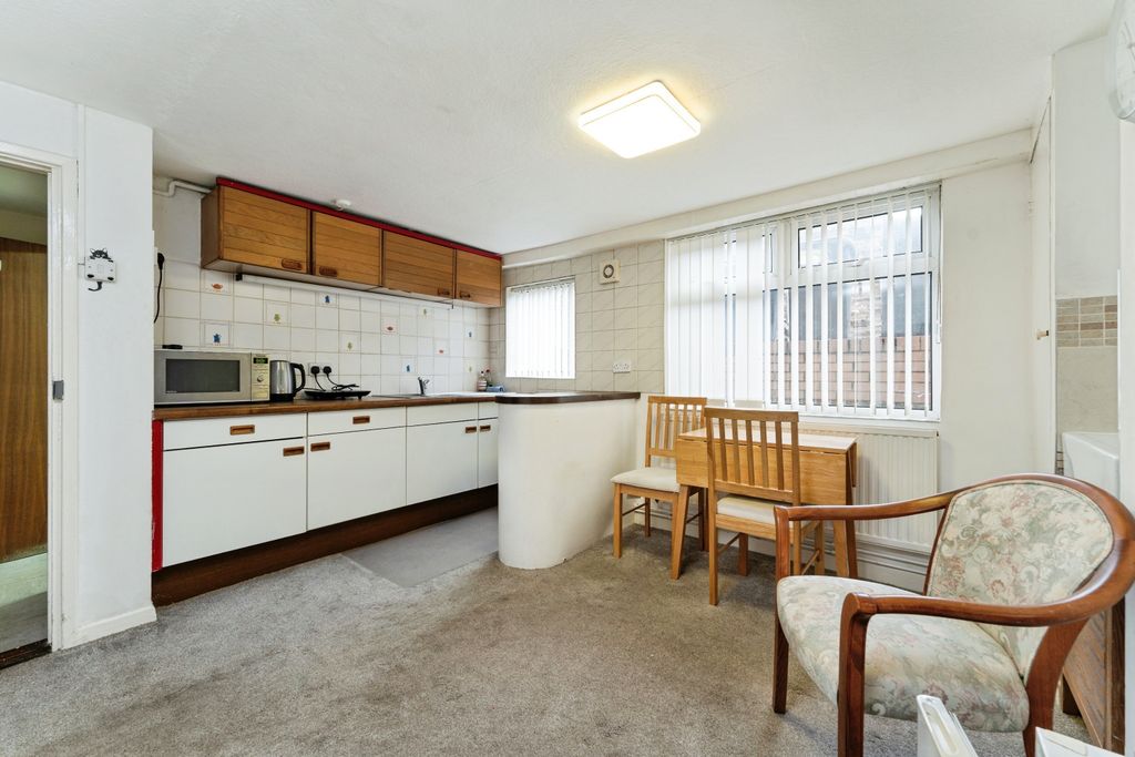 Property photo 1 of 20 Rs_05858