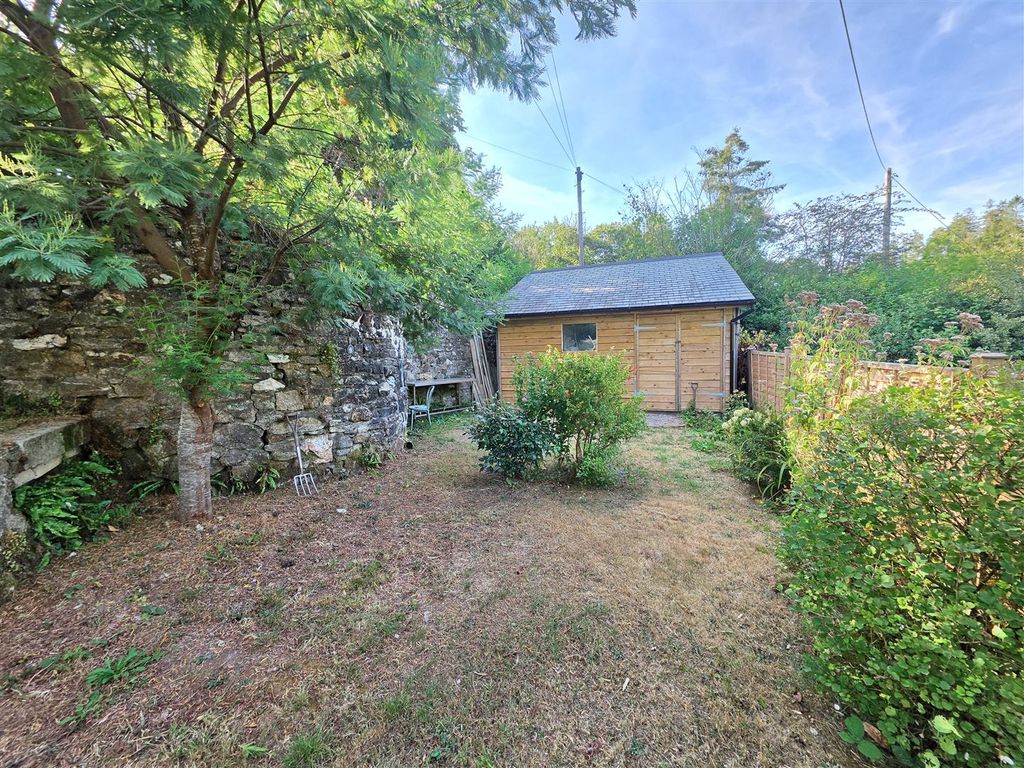 Property photo 2 of 27 Garden And Workshop Cabin.Jpg