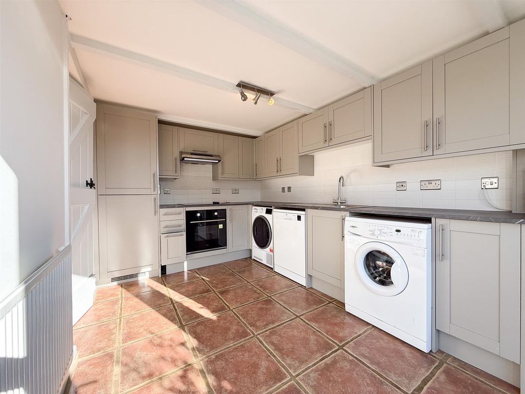 Property photo 2 of 11 Kitchen