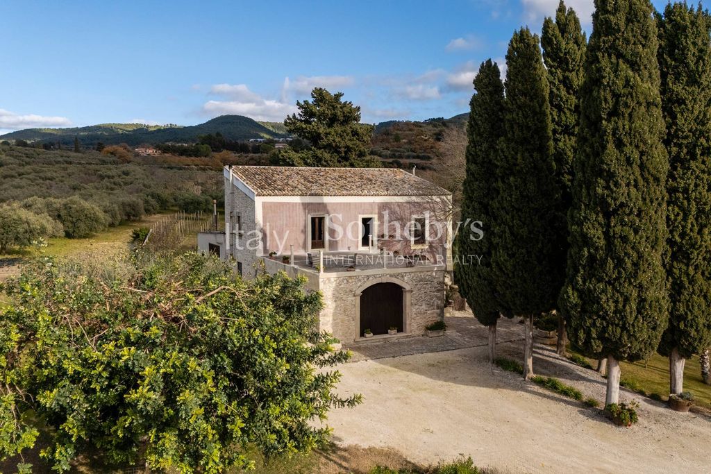 Property photo 2 of 28