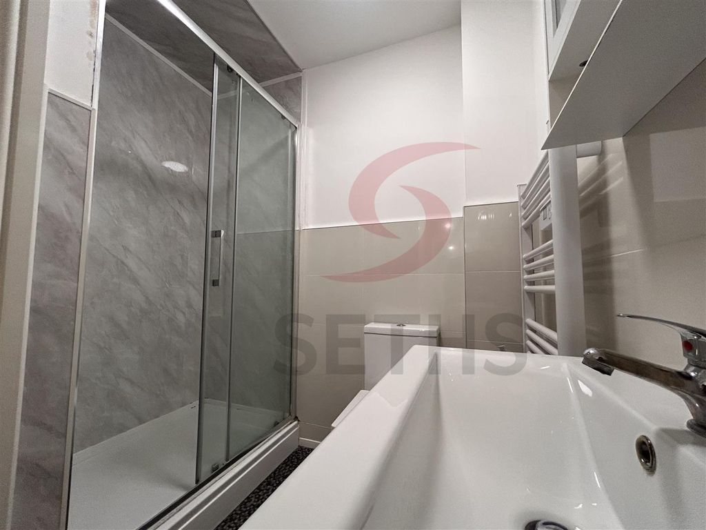 Property photo 3 of 9 W.C/Shower