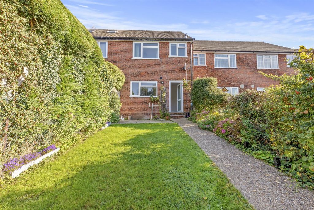 Property photo 2 of 15 25 Cowslip Road, Hp15 6Bj-10.Jpg