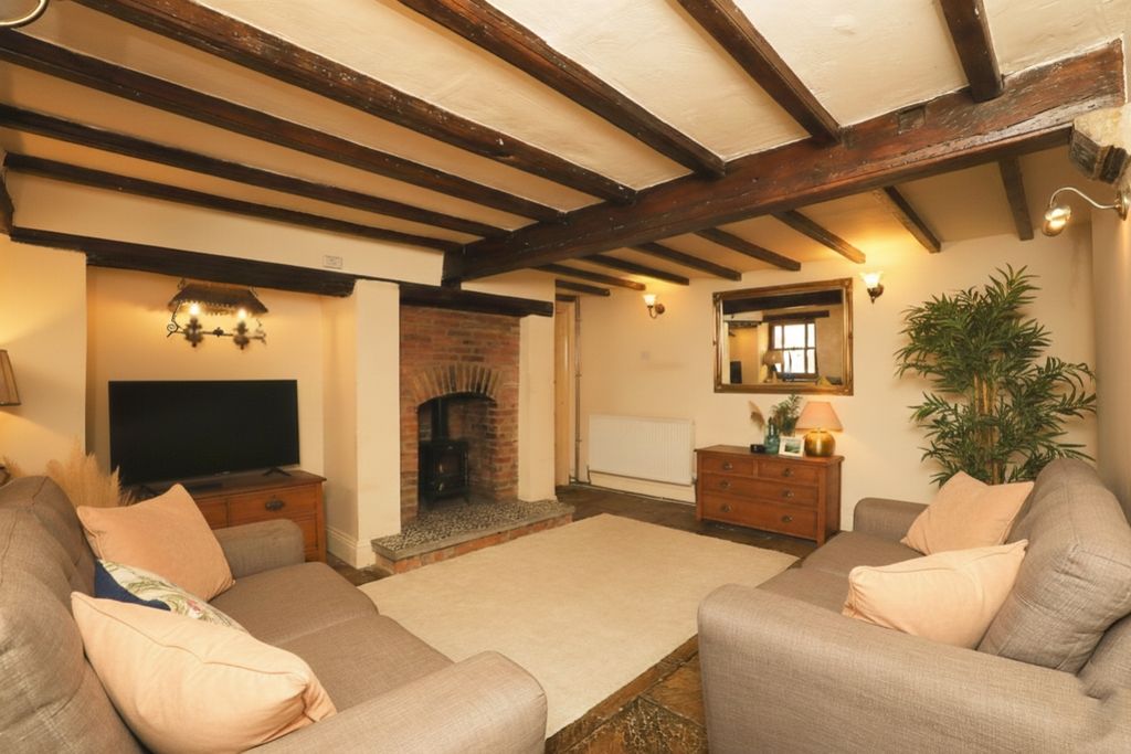 Property photo 3 of 21 Lounge