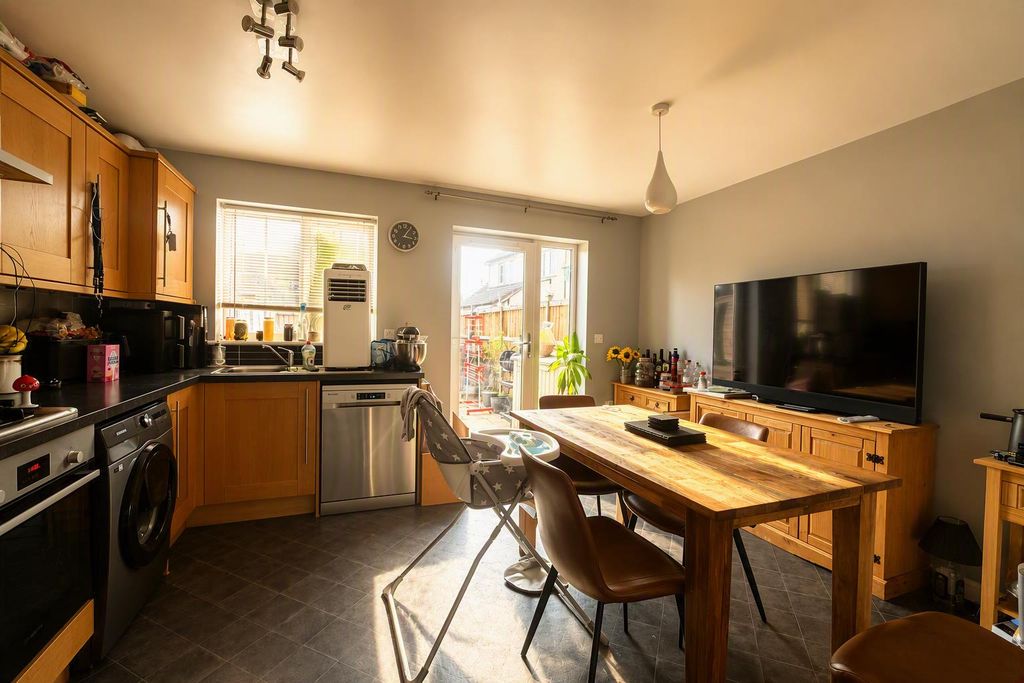 Property photo 1 of 9 Kitchen