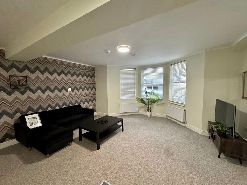 Property photo 3 of 7 Living Room