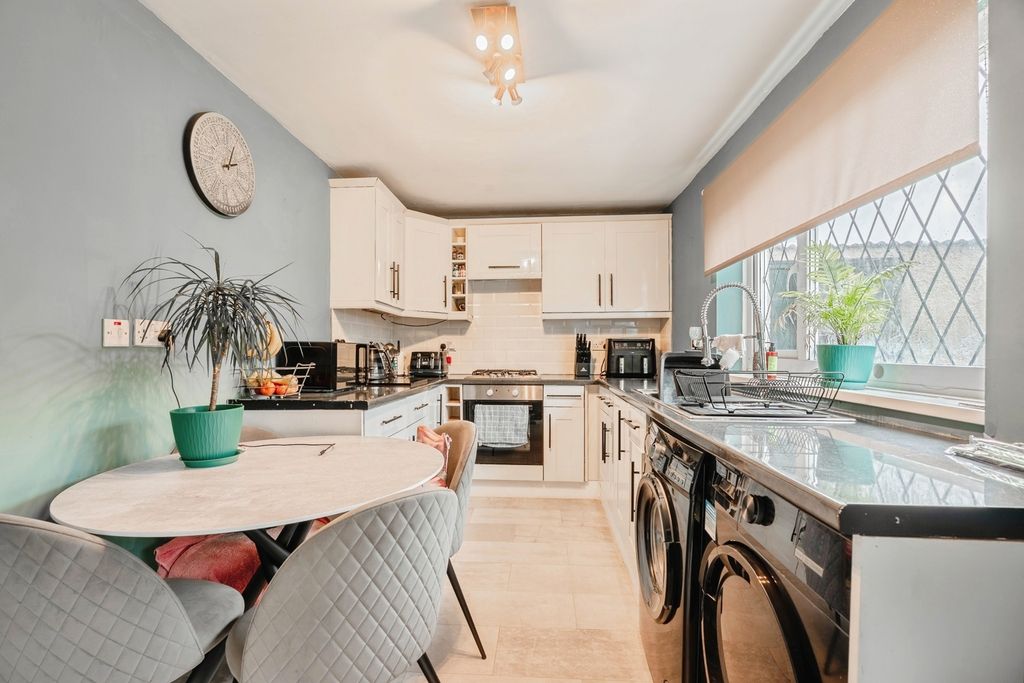 Property photo 2 of 5