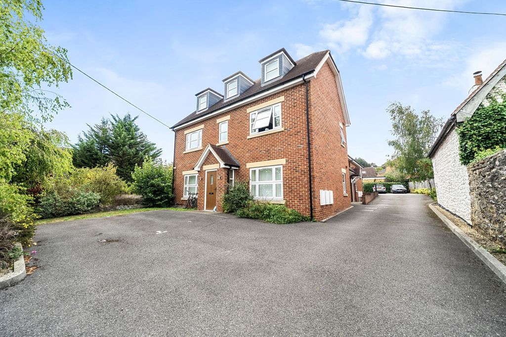 Property photo 1 of 21 External View