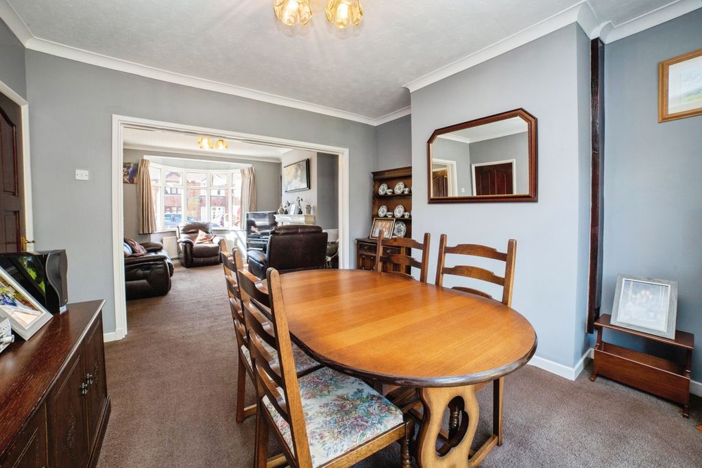Property photo 2 of 17 Photo