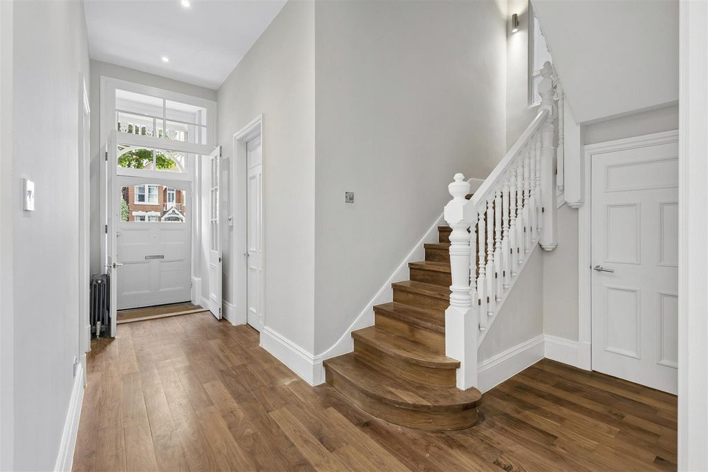 Property photo 2 of 25