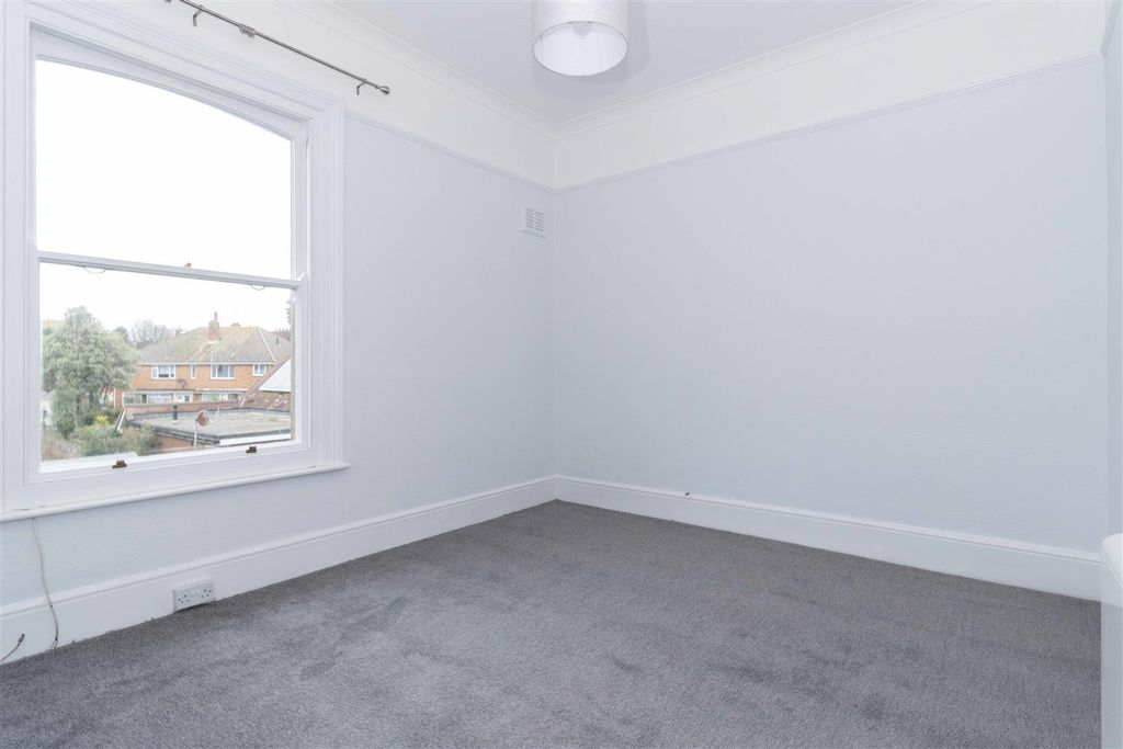 Property photo 3 of 9 Richmond Road 5.Jpg