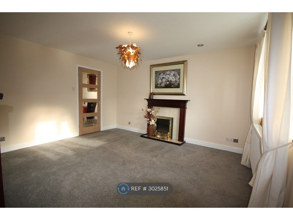 Property photo 3 of 14 Living Room