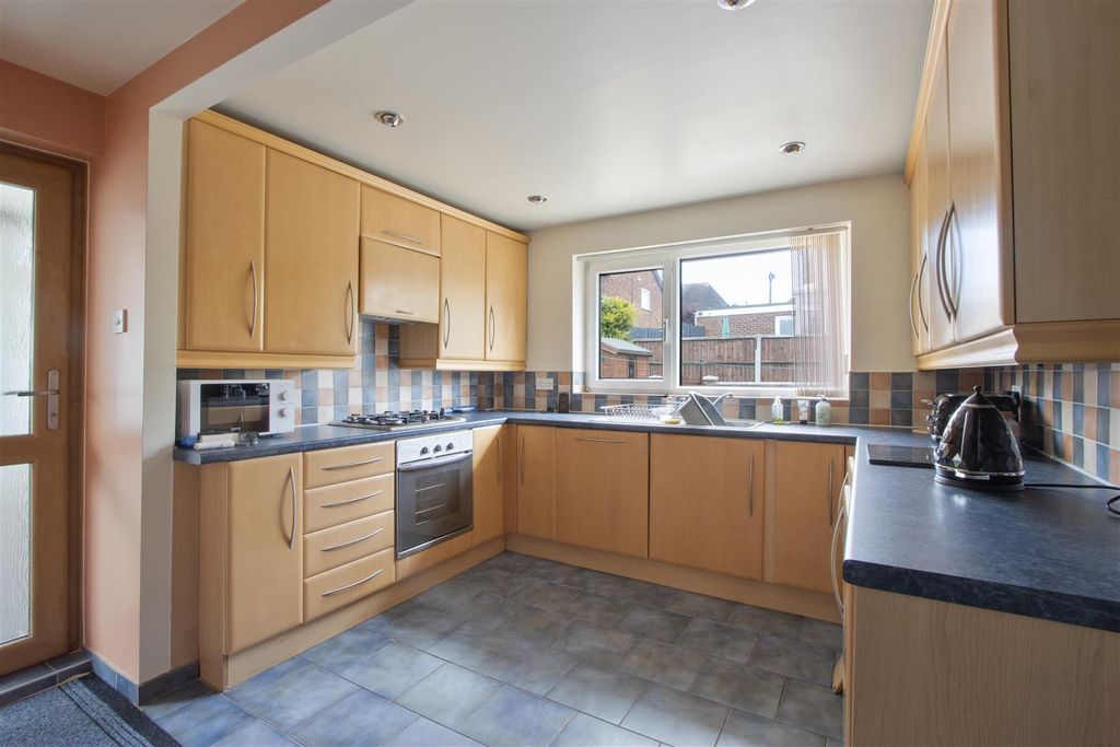 Property photo 2 of 10 Kitchen