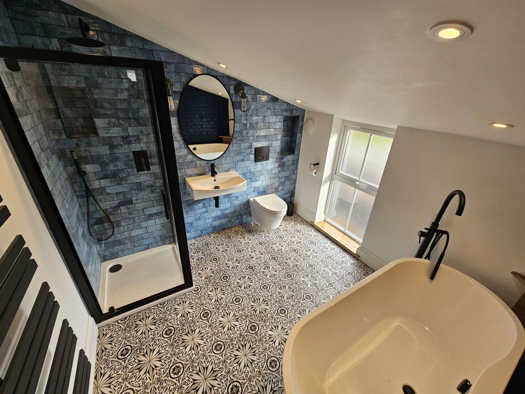 Property photo 1 of 17 2 Bedroom Terraced For Rent