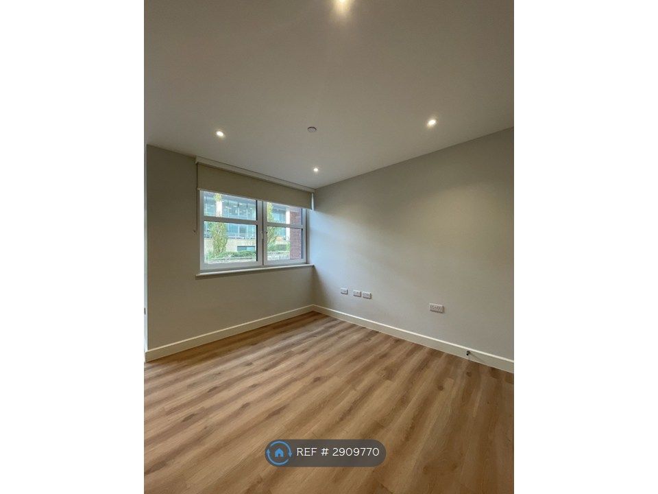 Property photo 3 of 11 Living Room