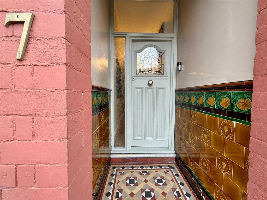 Property photo 2 of 33