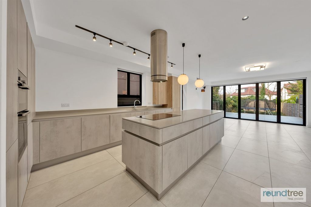 Property photo 1 of 11 (Main)
