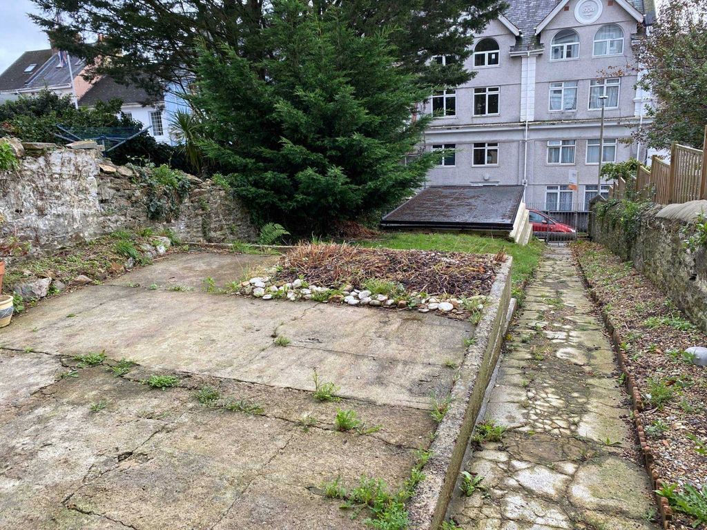 Property photo 2 of 13