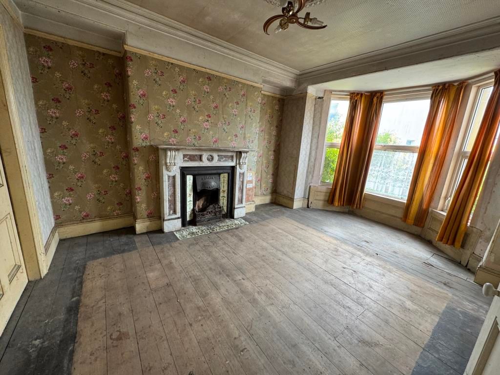 Property photo 2 of 11 Living Room