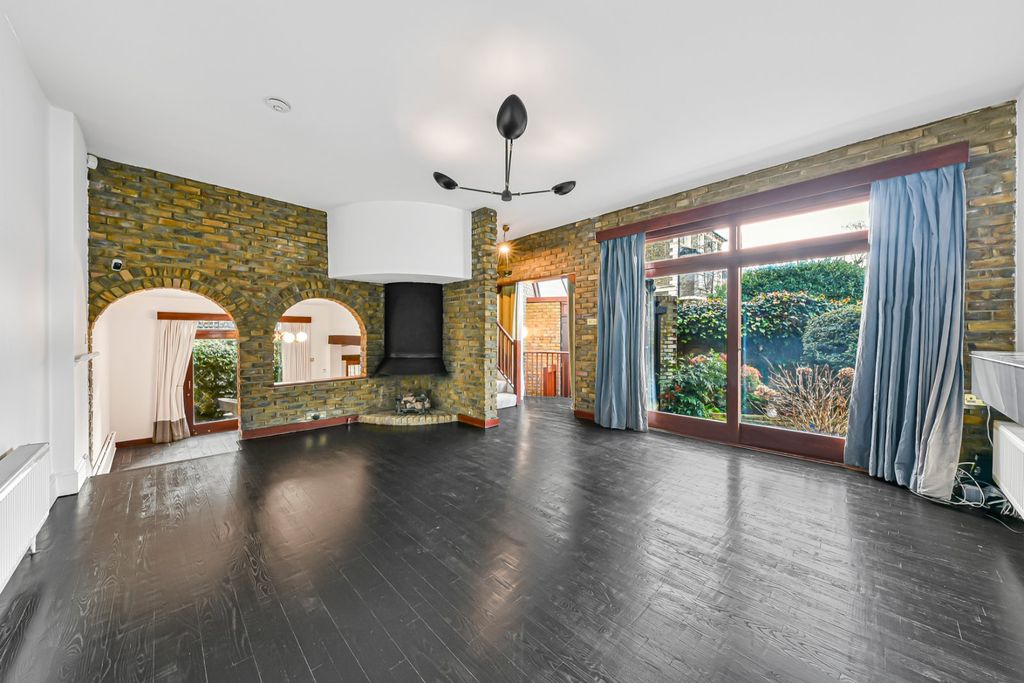 Property photo 1 of 25